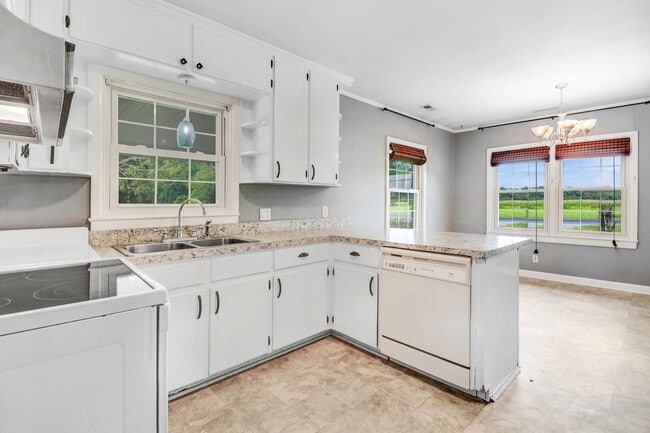 Building Photo - RENOVATED 2 BR, 1.5 BA W/ DETACHED GARAGE/ STORAGE - PIKEVILLE SCHOOLS