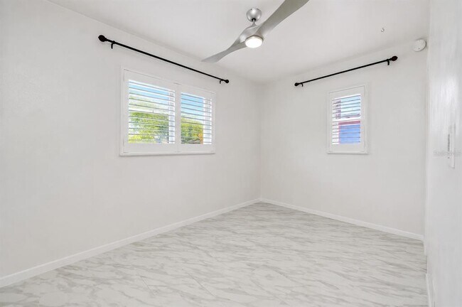 Building Photo - 1572 77th Ave N