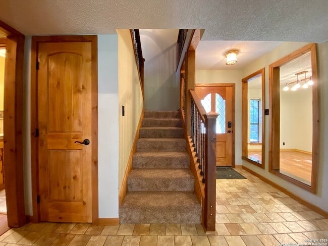 Building Photo - 8911 Shady Leaf