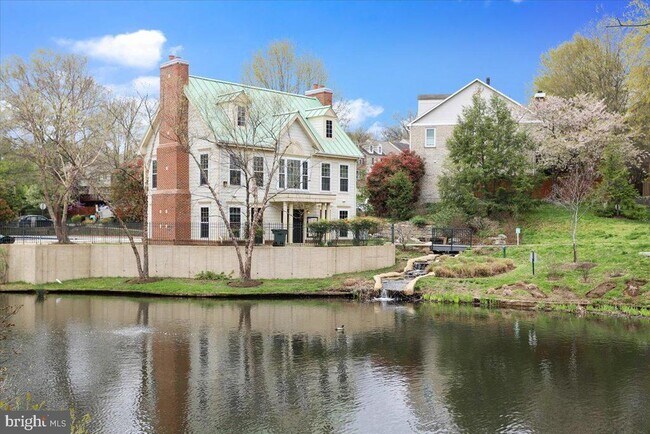 Building Photo - 1100 Quaker Hill Dr