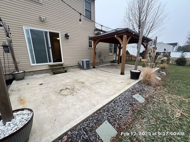 Building Photo - Adorable, updated Pickerington 3 BR Home