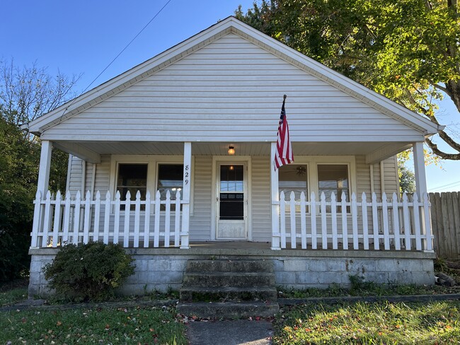 Front of House - 829 W Mountcastle St