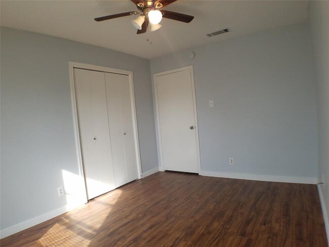 Building Photo - 1806 Stardust St