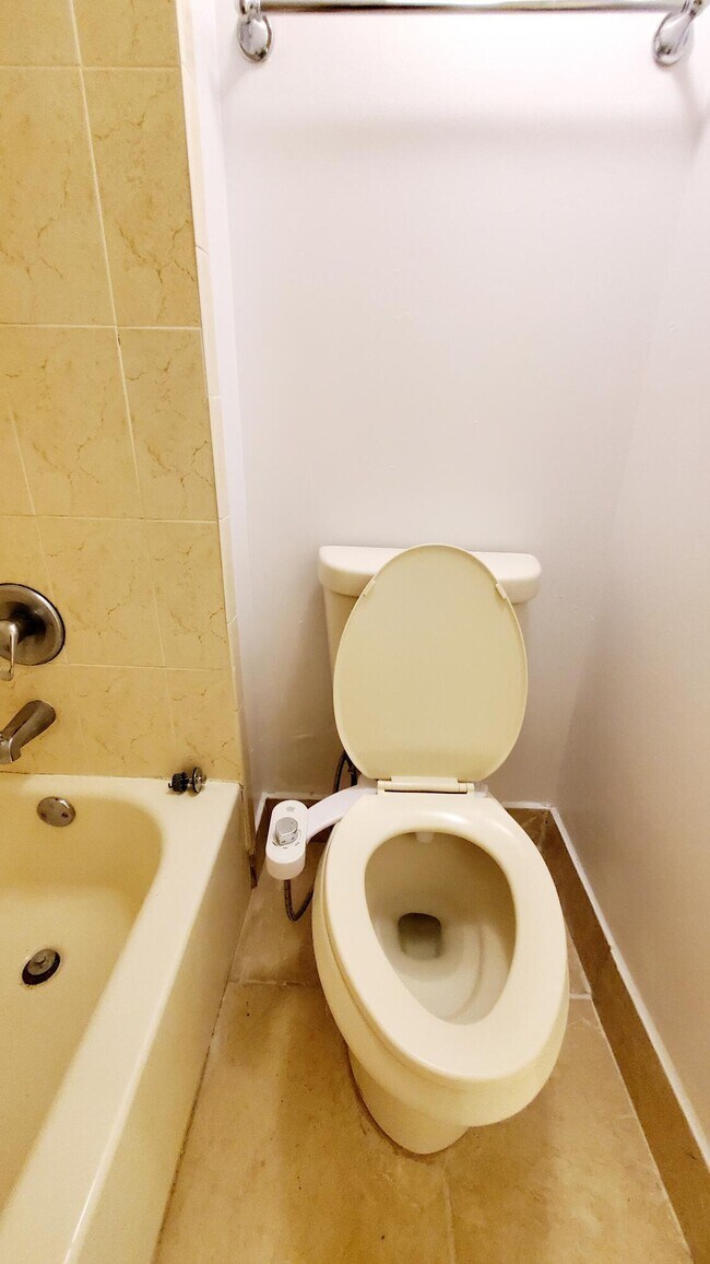 Building Photo - 721 N Pine Island Rd