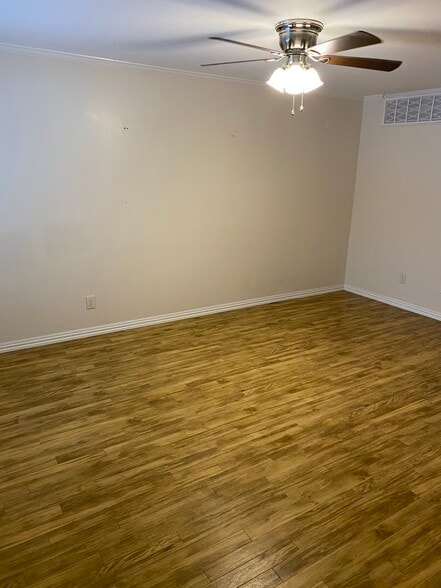 Building Photo - 3216 Crosscreek Dr