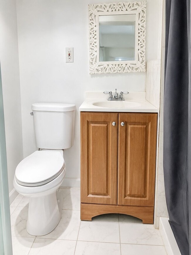 Building Photo - Three-Bedroom Graduate Hospital Home with Finished Basement and Private Patio