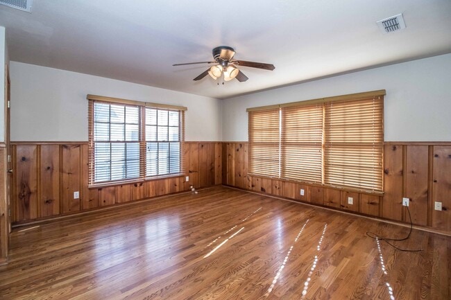 Building Photo - Charming Remodeled Bungalow - Arlington Heights - NEW PICTURES COMING SOON!