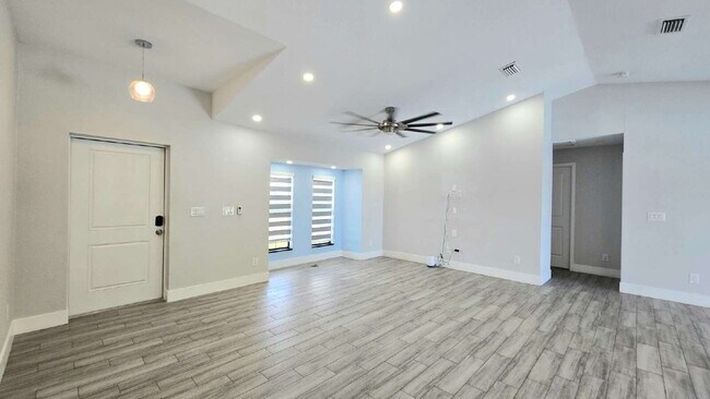 Building Photo - 4020 NW 41st Pl