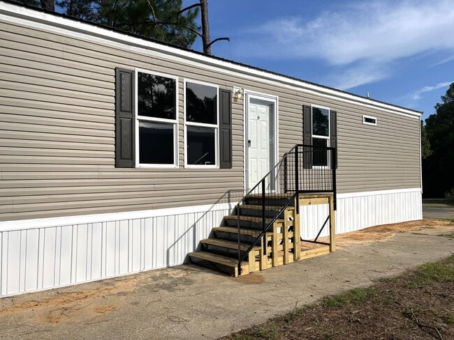 Building Photo - 14142 Lorraine Rd