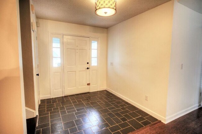 Building Photo - 5733 Connor Blvd