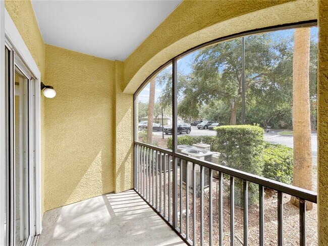 Building Photo - 10205 Courtney Palms Blvd
