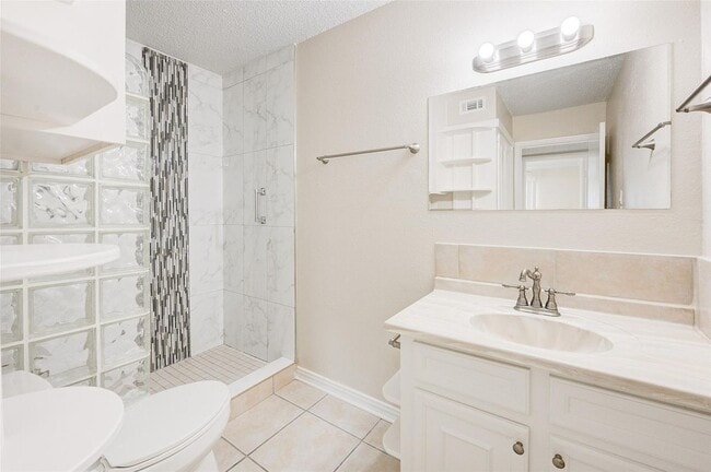 Building Photo - 12028 Mighty Oak Dr