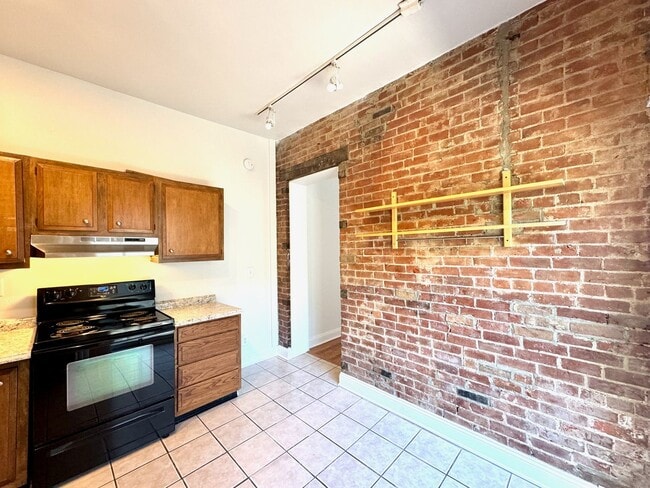 Building Photo - 2233 Victor St