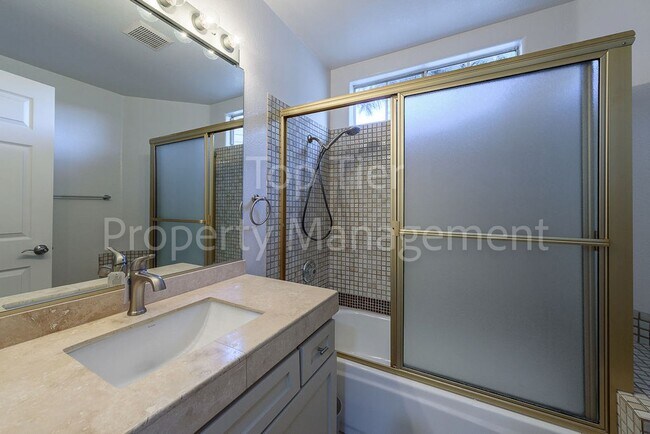 Building Photo - Beautiful 2 bed / 2 bath / 1286 sqft Condo...