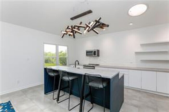 Building Photo - 4 BED/3 BATH LOCATED IN A WATERFRONT COMMU...