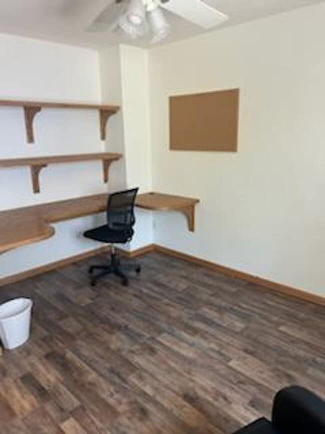 Building Photo - Hutchinson Rental
