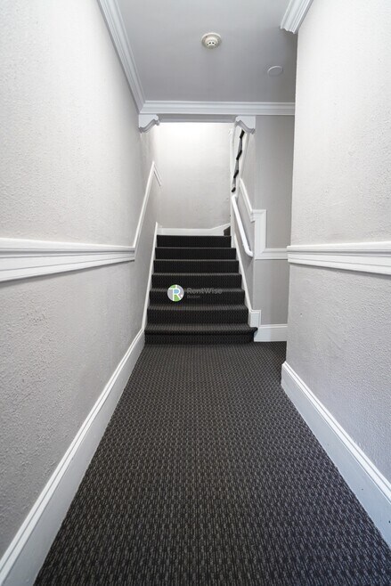 Building Photo - 4 Ashford Ct