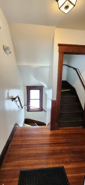 Building Photo - 352 Elm St
