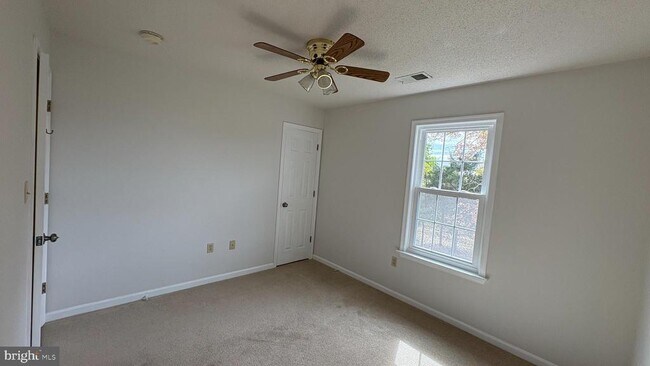 Building Photo - 116 Barkwood Dr