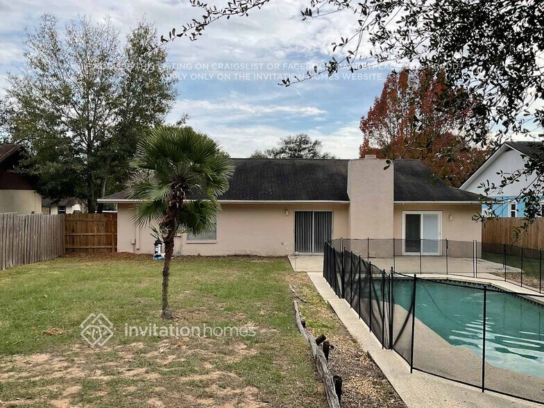 Building Photo - 808 Black Knight Dr