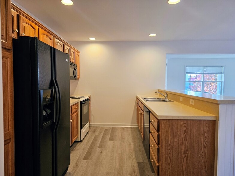 Building Photo - 701 Brentwood Dr