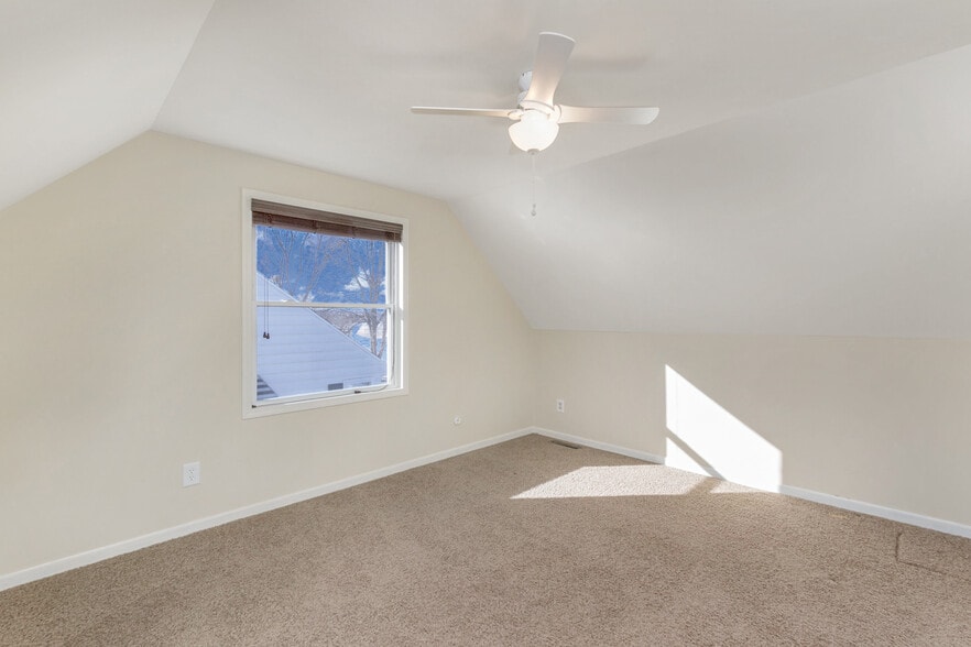 Building Photo - 1930 Center St W