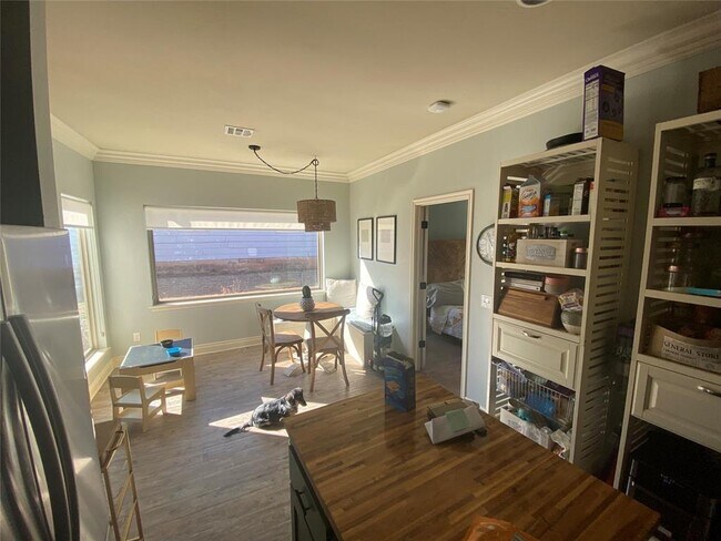 Building Photo - 1633 NE 11th St