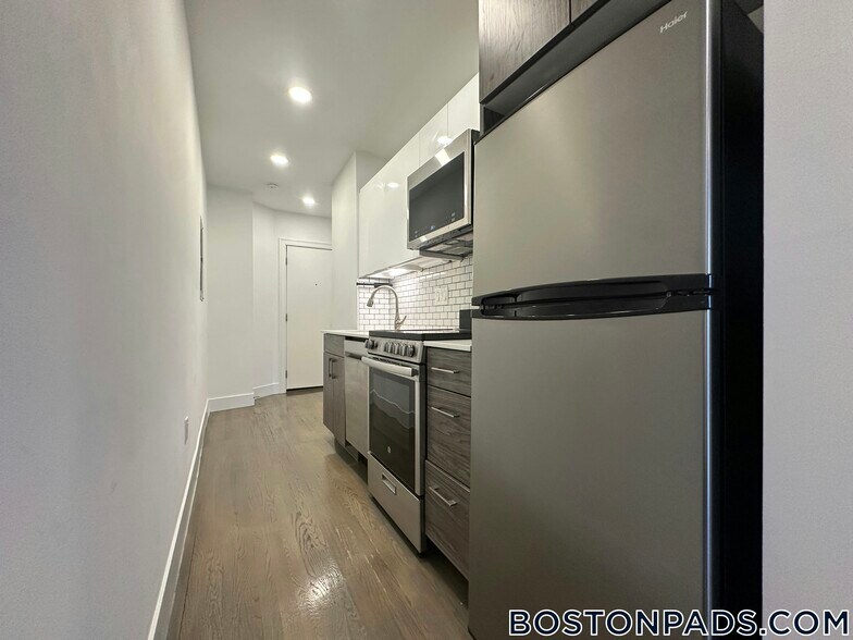 Building Photo - 44 Joy St