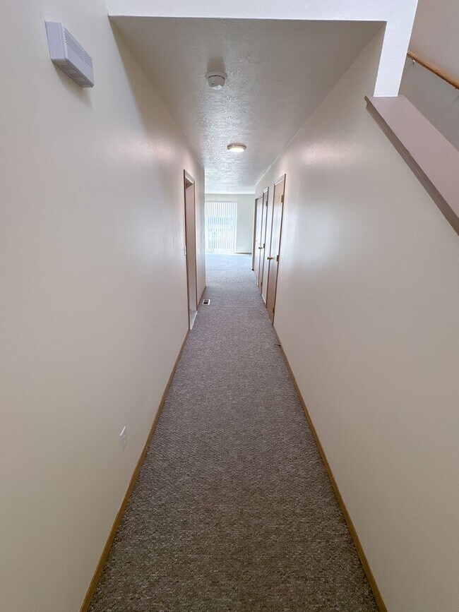 Building Photo - 5511 Glenridge Wy