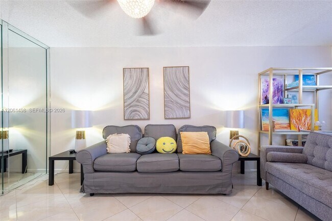Building Photo - 3049 Wolverton C