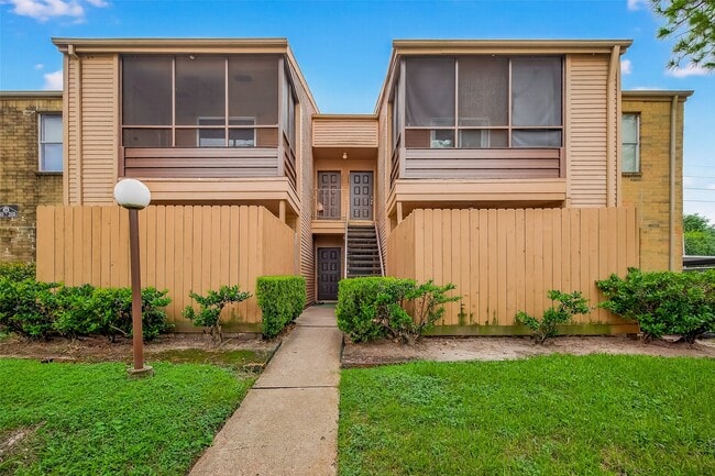Primary Photo - 10555 Turtlewood Ct