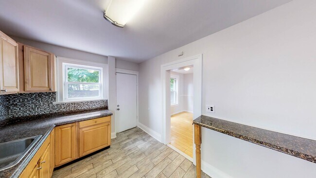 Building Photo - 3 Bedroom Single Family Home!