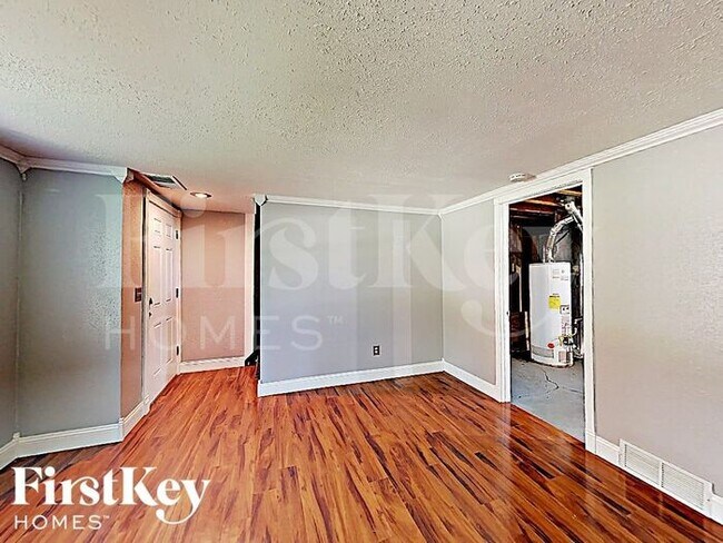 Building Photo - 5548 NE 58th St