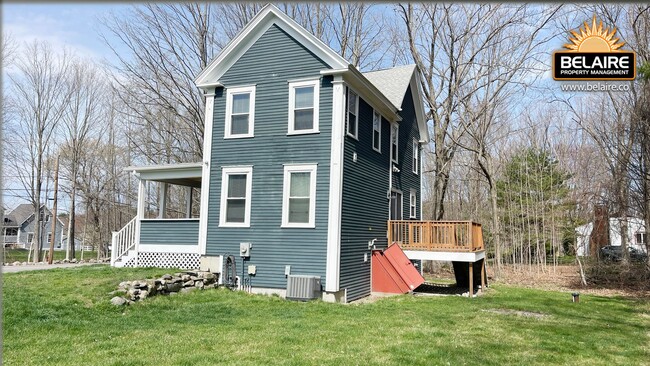 Building Photo - Cozy Country Living