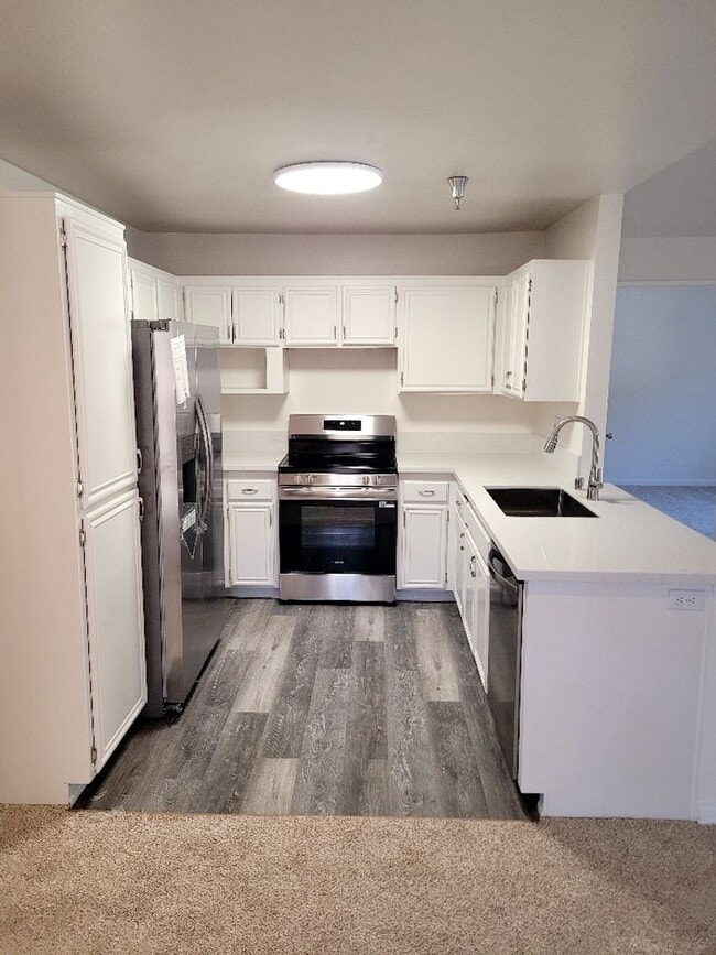 Building Photo - Cute and Cozy 2Br/2Ba second floor Condo in The Summit