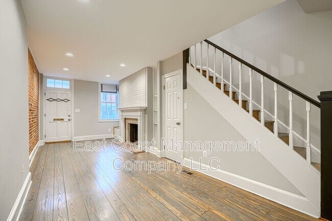 Building Photo - 724 S Hanover St