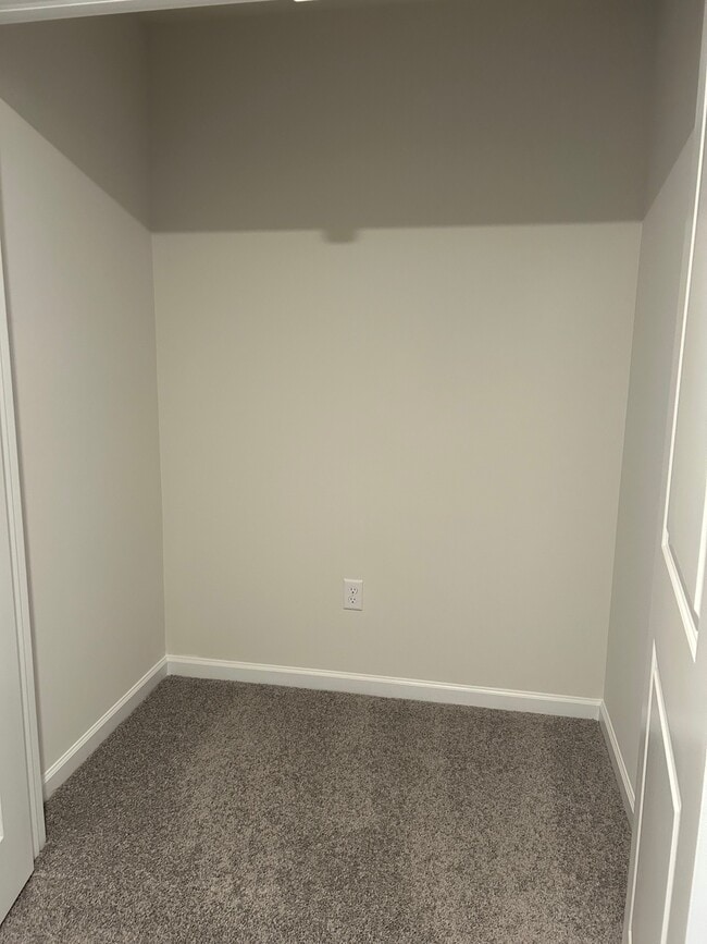 Building Photo - 810 Embark Cir