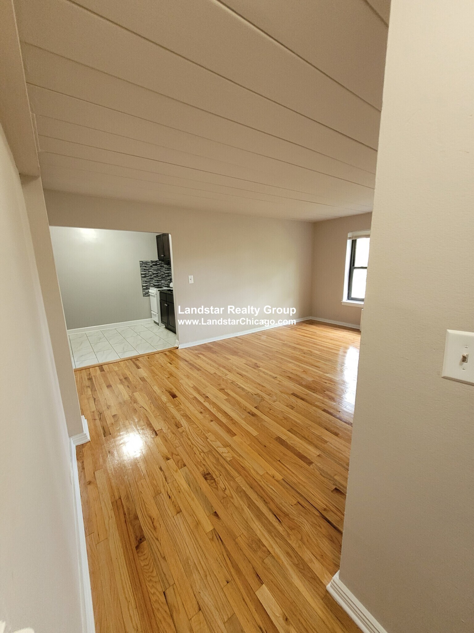 Building Photo - 1359 W Touhy Ave