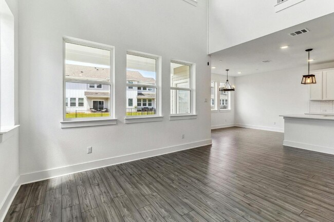 Building Photo - Beautiful 3 Bedroom Townhome