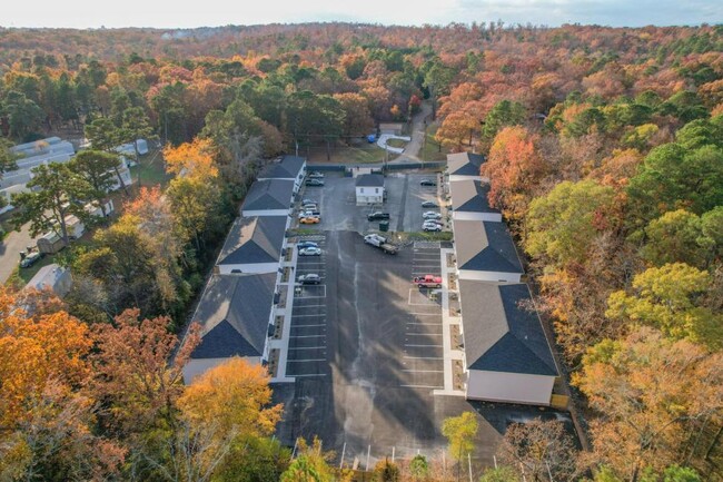 Building Photo - 200 Springwood Rd