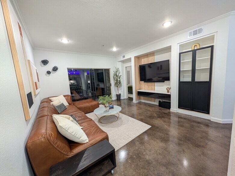 Building Photo - 6000 Shepherd Mountain Cv