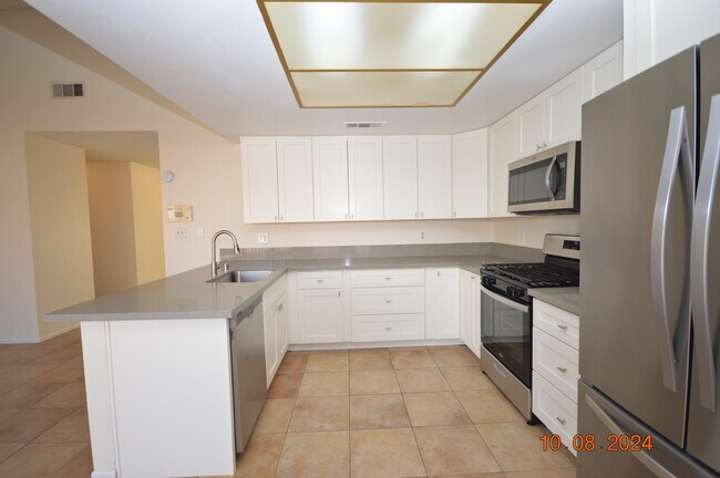 Building Photo - 4354 Thorndale Pl