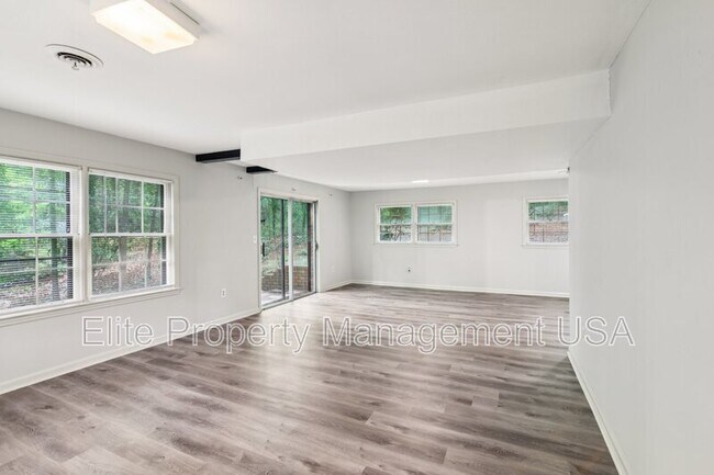 Building Photo - 2600 Lantern Ln