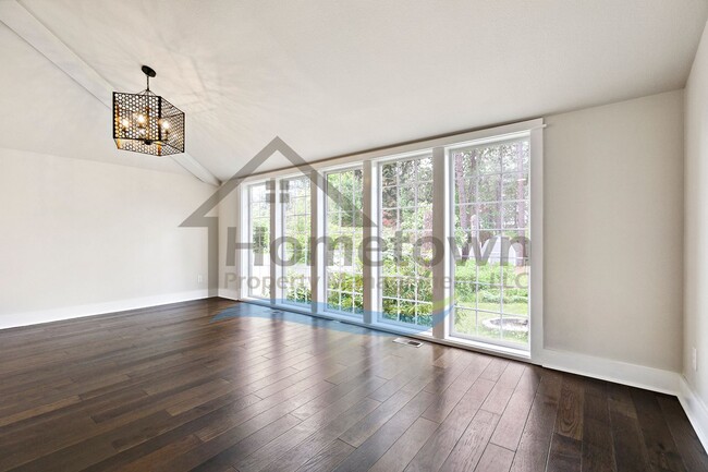Building Photo - 4 Bedroom 4 Bathroom Home with Attached 2-...