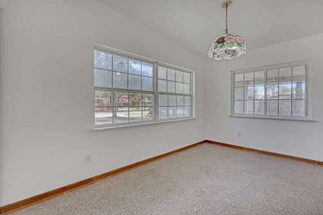 Building Photo - 184 S 5th St