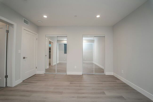 Building Photo - 2115 Holly Dr
