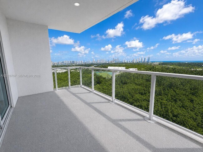 Building Photo - 14951 Royal Oaks Ln
