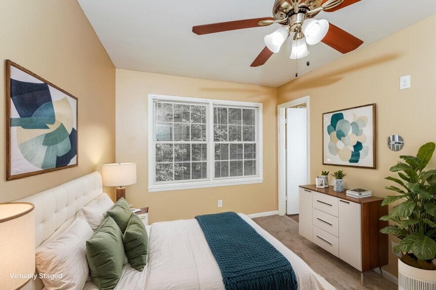 Building Photo - 1700 Serene Dr
