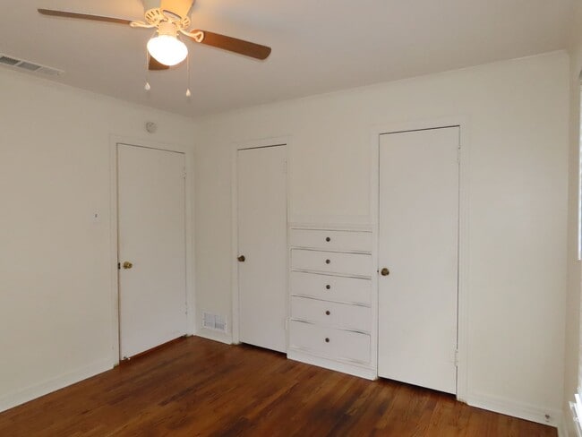 Building Photo - Lovely Updated 3 Bedroom, 2 Bath House in ...