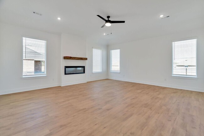 Building Photo - Brand-New 4 Bedroom in Siloam Springs! 3-C...